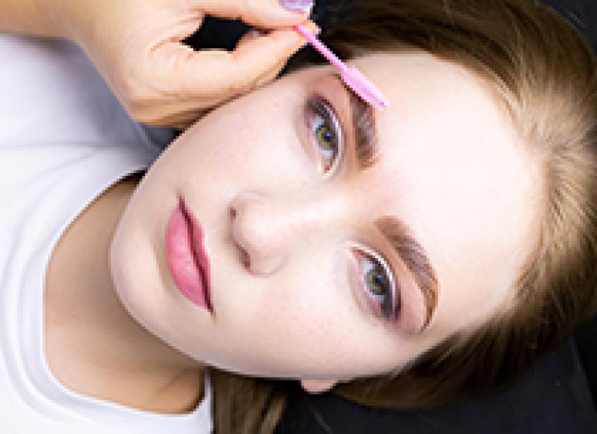 Bisakah Anda melakukan laminasi alis sendiri?