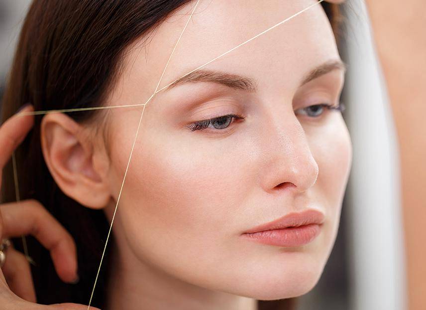 Bagaimana cara menyesuaikan alis dengan bentuk wajah Anda?
