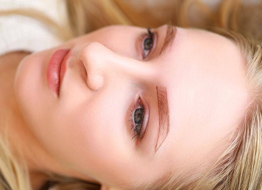 Area-area Tidak Merata Pada Alis: Bagaimana Cara Memperbaikinya?