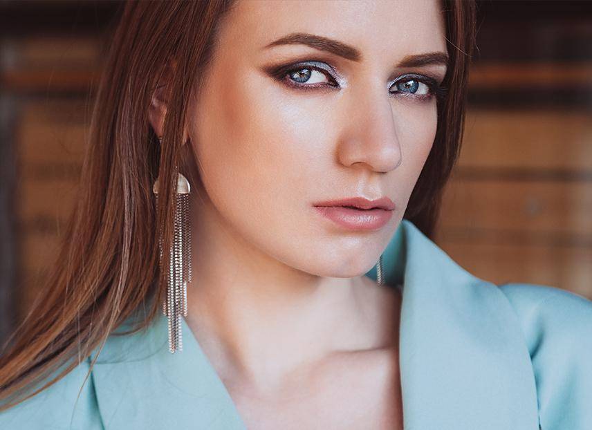 Apa yang menyebabkan alis yang turun?